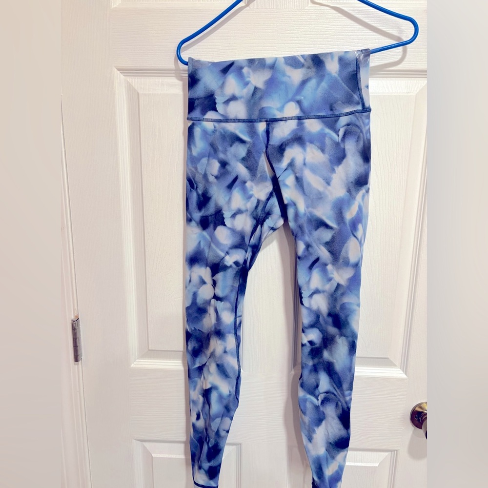 Lululemon Women's Wunder Under leggings blossom/white/navy size 6